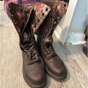 Lace up Dr. Martens size 6 women